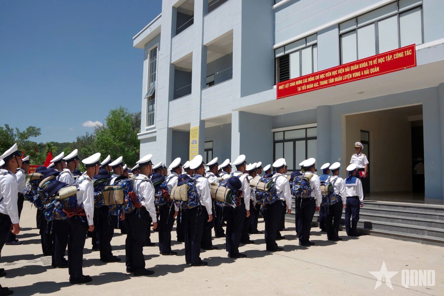 Trung tâm Huấn luyện Vùng 4 Hải quân tiếp nhận học viên sĩ quan về học tập, công tác